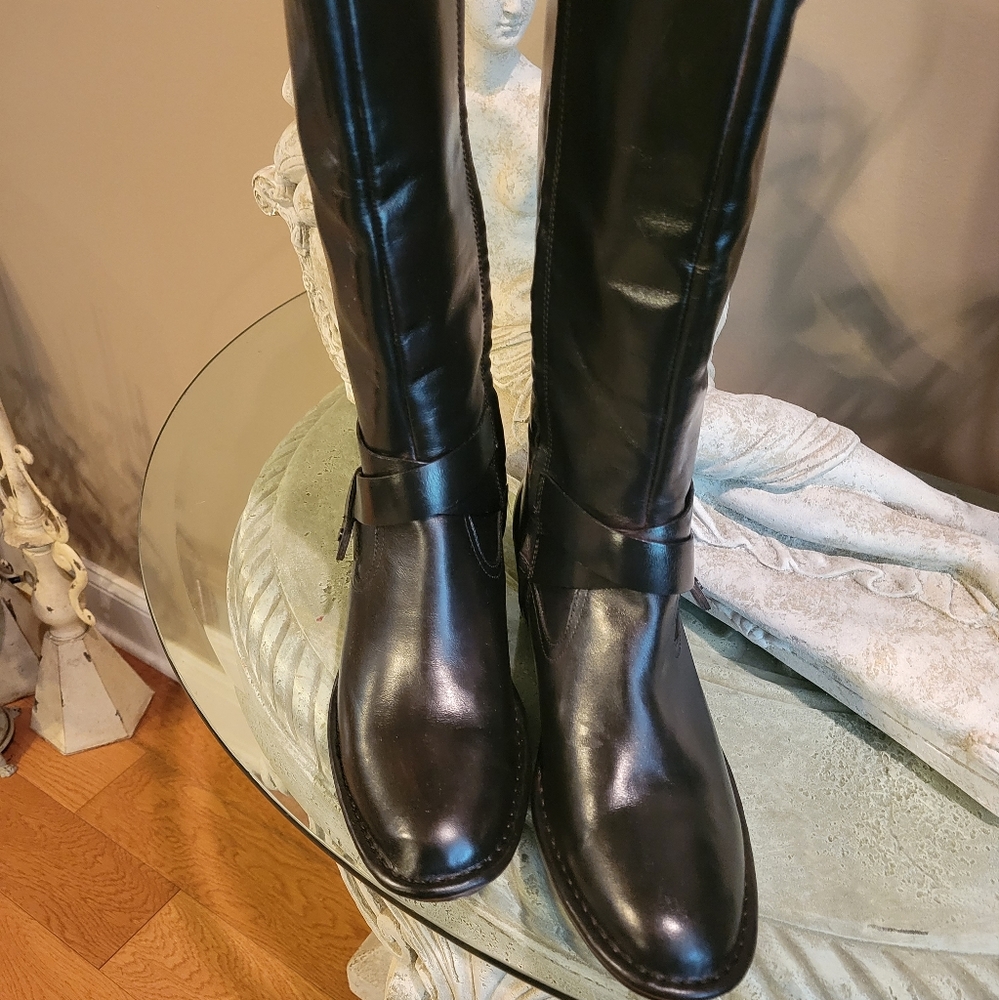 Ugg Bandara Knee High Leather Boots in Black Ugg sn 1095056. #483 - Picture 10 of 14
